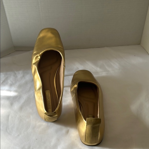 Franco Sarto Gold Flats - Picture 4 of 6